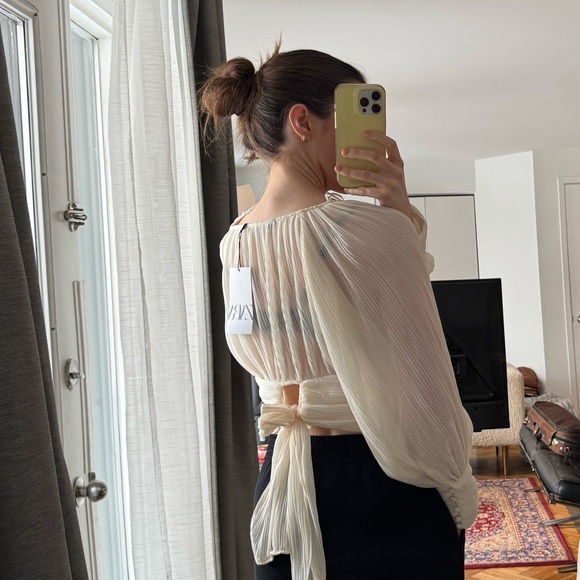 Zara ecru pleated blouse size small - Picture 3 of 8